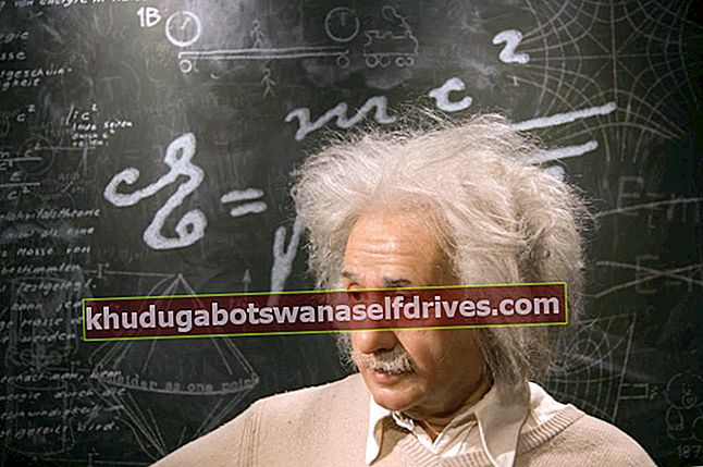 Einsteinova relativistična kinetična energija