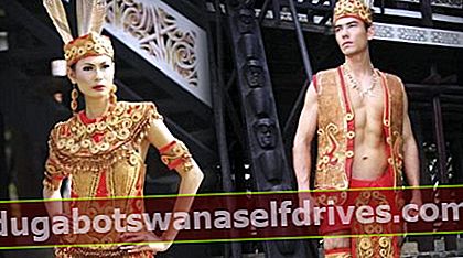Popolno ime oblačil Dayak, Kalimantan in West Kalimantan | TutorialBahasaInggris.Co.Id
